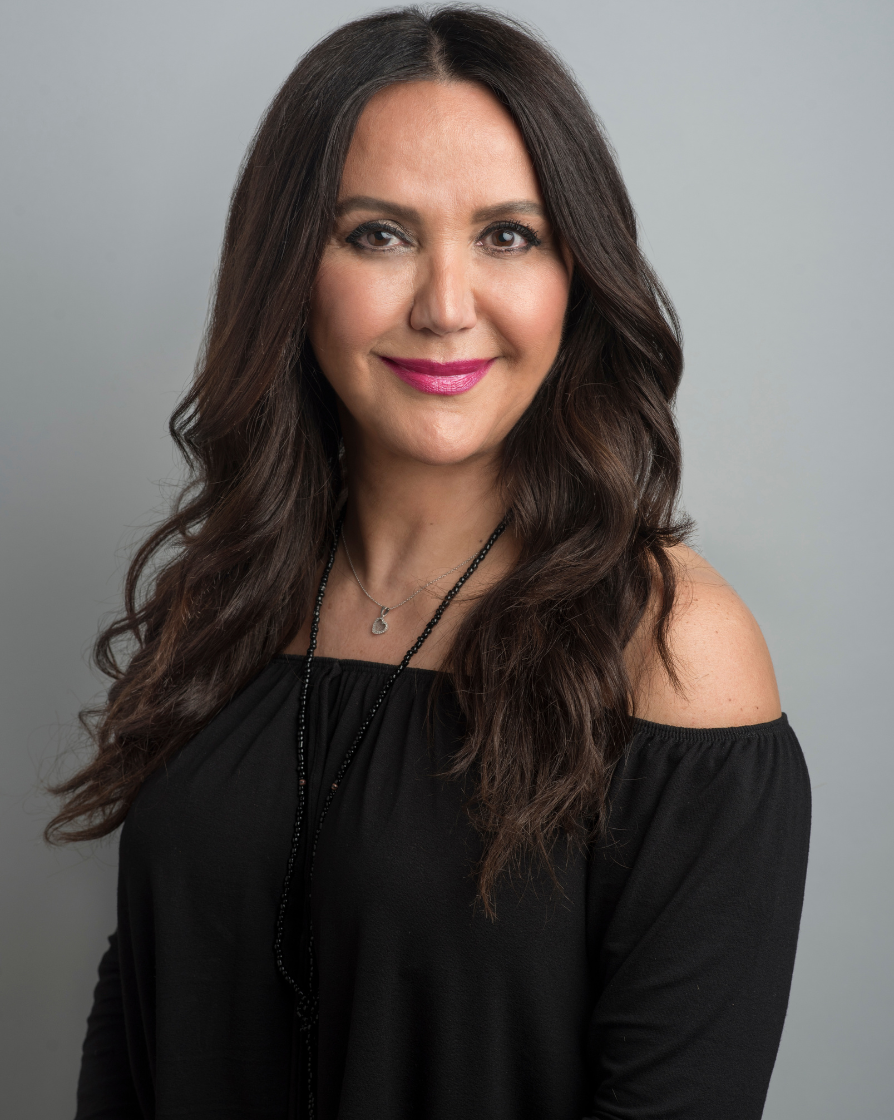 Julia, Stylist