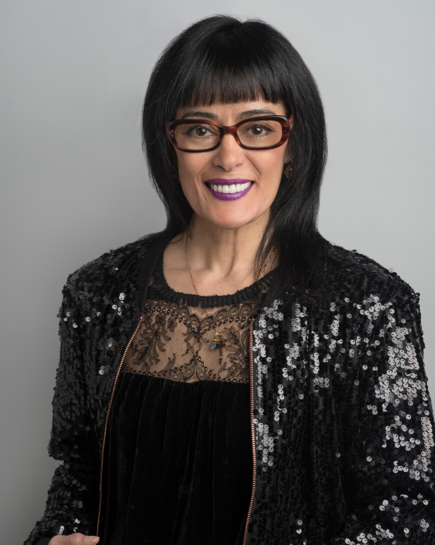 Julie, Stylist