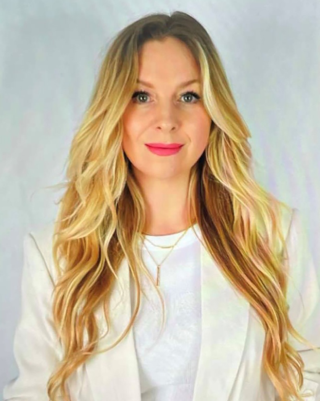 Rae, Stylist