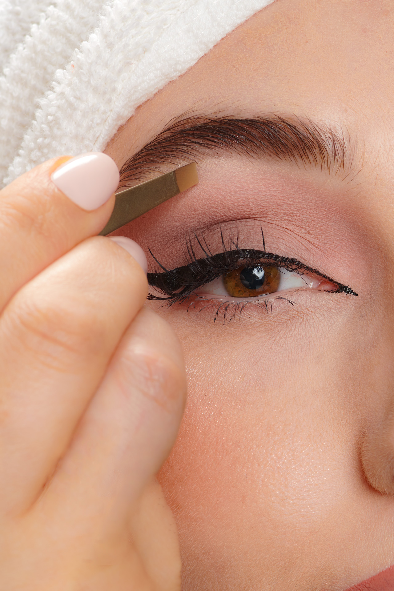 Brows, Nails & Makeup